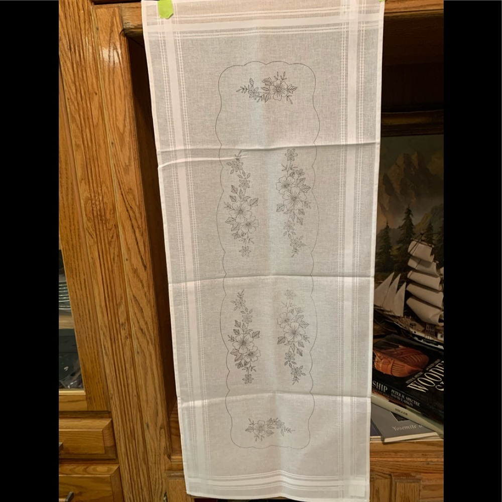 Long preprinted table runner  new fr germany